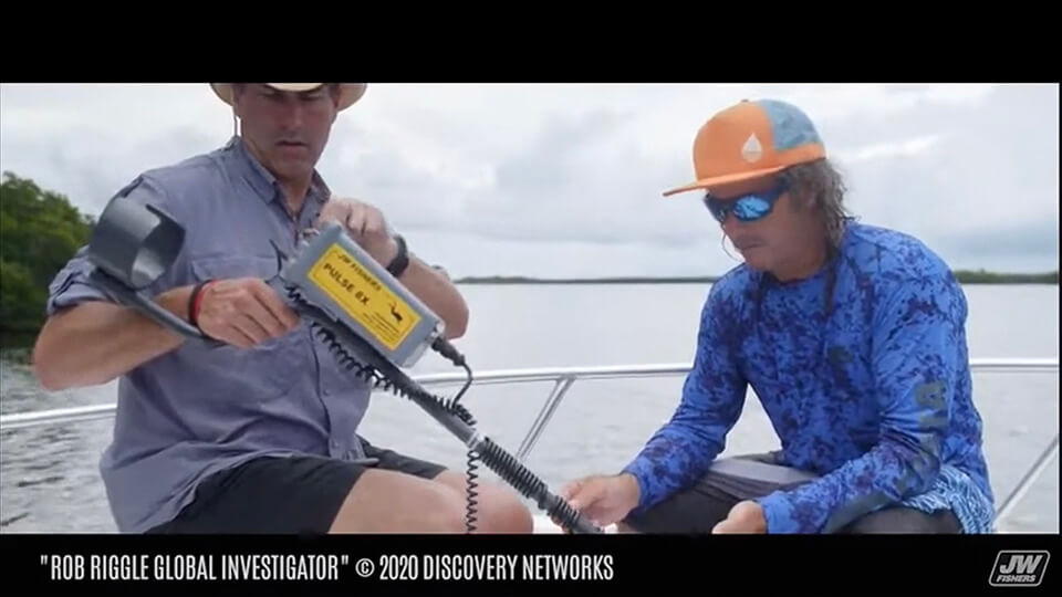 JW Fishers’ Pulse 8X handheld underwater metal detector on Discovery Channel